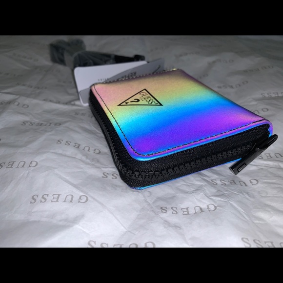 Guess holographic zipper wallet. - Picture 5 of 15